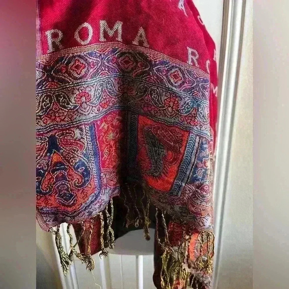 Beautiful Scarf/wrap from Rome - Picture 5 of 7